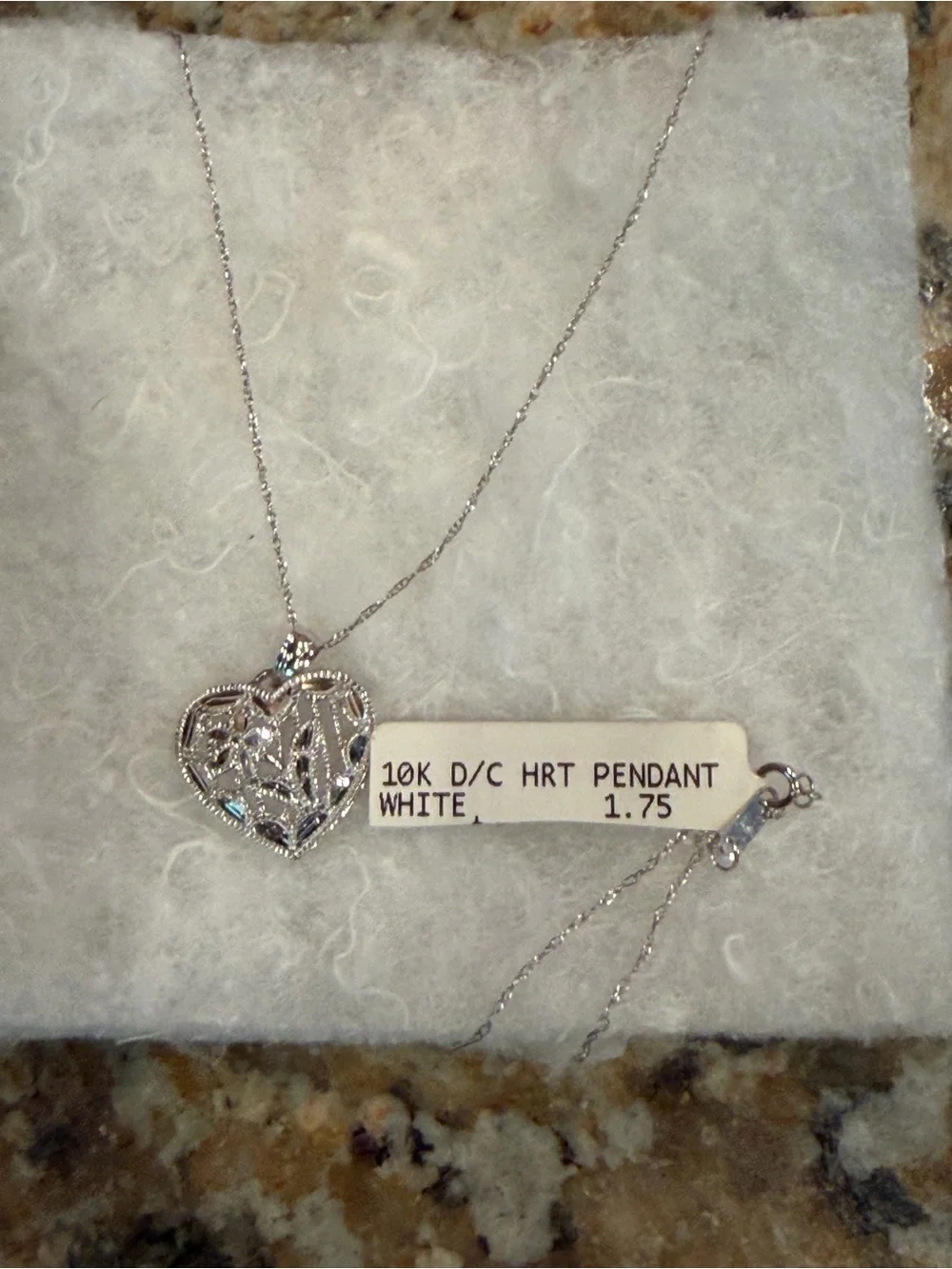 10k white gold Heart Filigree Pendant Necklace - Picture 4 of 6